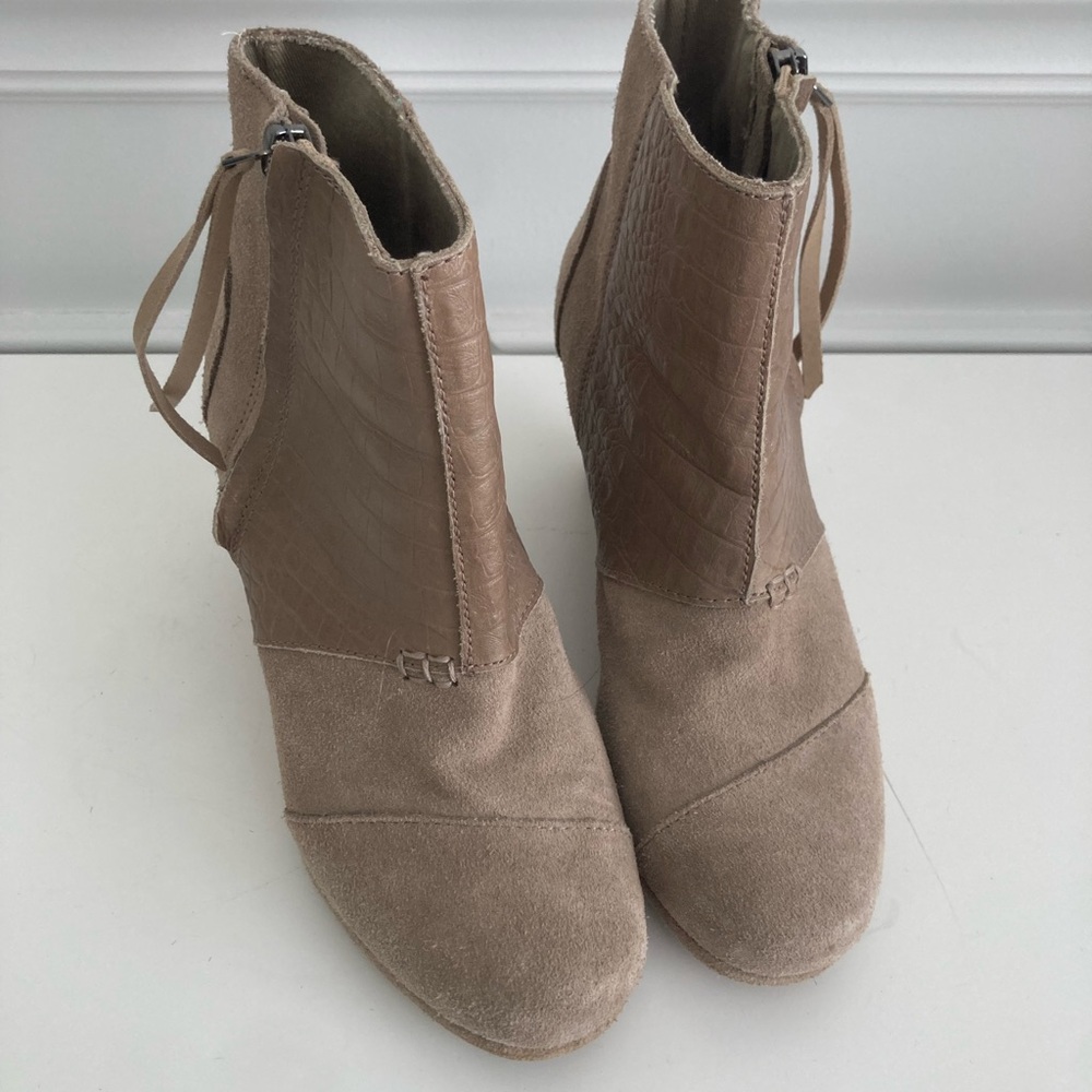 Toms Taupe Croc-Embossed Ankle Boots